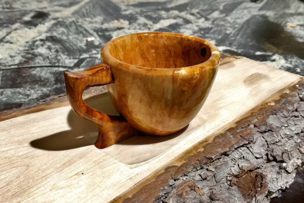 Puinen kuksa myytävänä